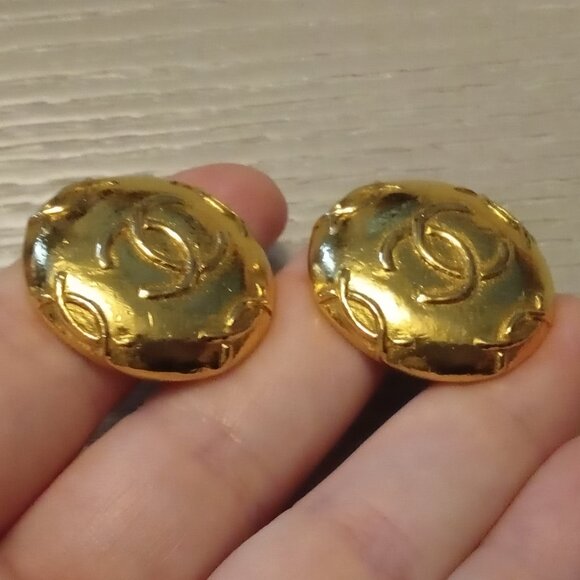 Chanel Vintage Clip on Earrings - Picture 7 of 17